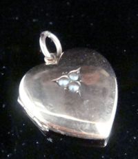 Image 1 of EDWARDIAN 9CT 1911 YELLOW GOLD SEED PEARL HEART LOCKET PENDANT