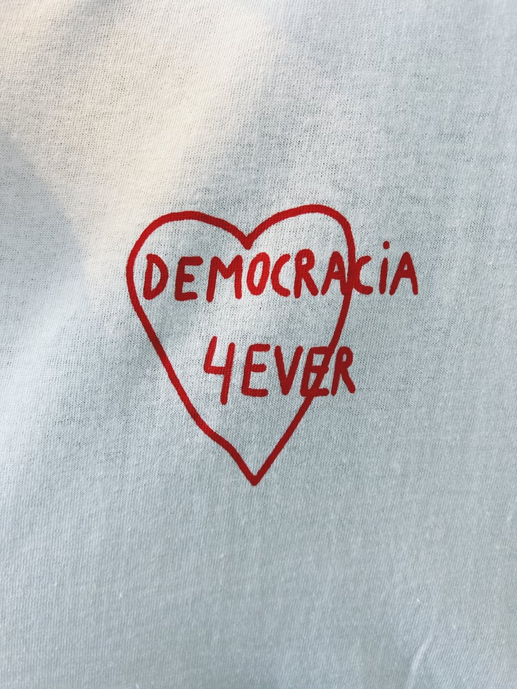 Image of tshirt democracia