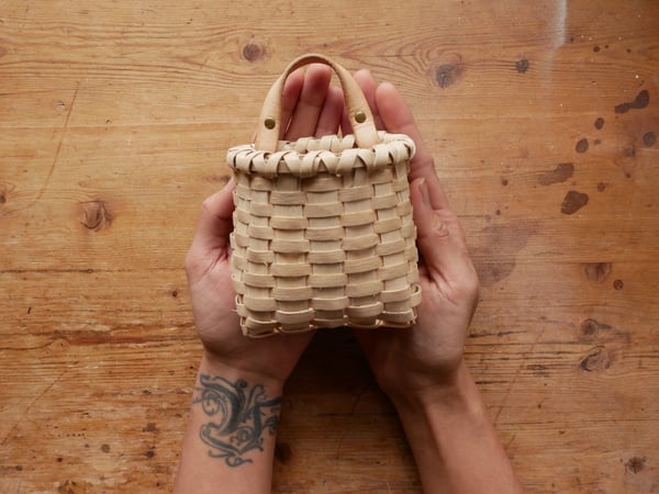 Image of One-day Ash Splint Basketry Course - Make a wall basket with leather handle
