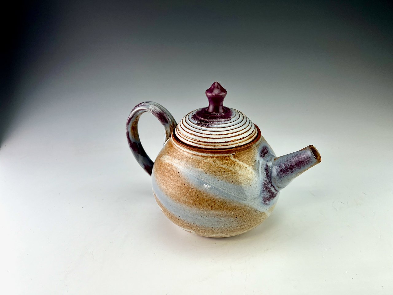 Image of Teapot (WBSM/JP) with textured lid