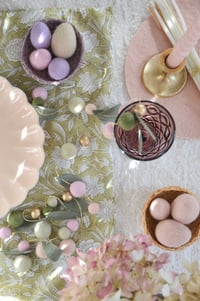 Image 1 of Guirlande de boules de feutre pour Pâques et le printemps