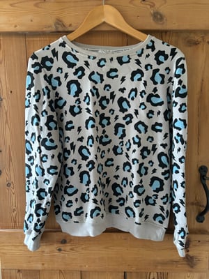 Scamp and Dude sweatshirt - light grey with blue leopard spots 