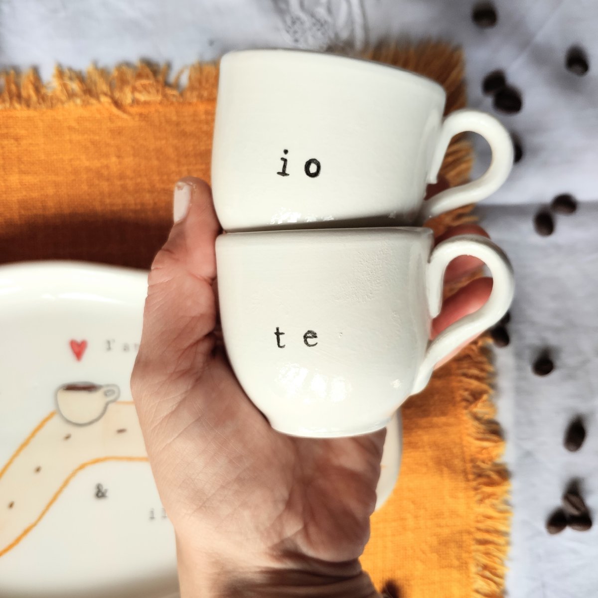 SET 2 TAZZINE CAFFÈ CON VASSOIO NUVOLA - IO E TE, LA VITA, L’AMORE E IL CAFFÈ
