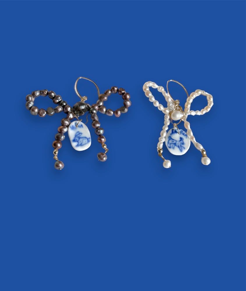 Image of lapin pearl bow earrings
