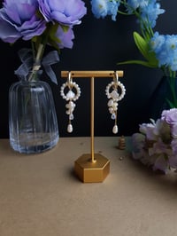 Image 4 of Quatrefoil Pearl 3 way Hoop Earrings 7 | Sanna