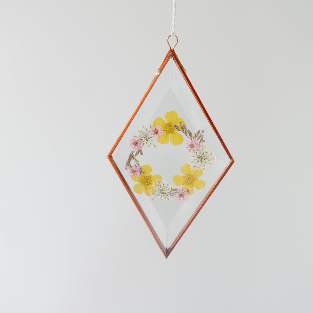 Image of Pressed Flower Suncatcher Caspea and Buttercup
