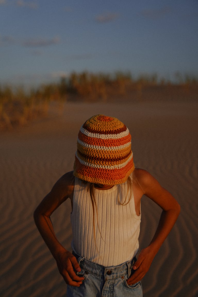 CROCHET HAT - 70s