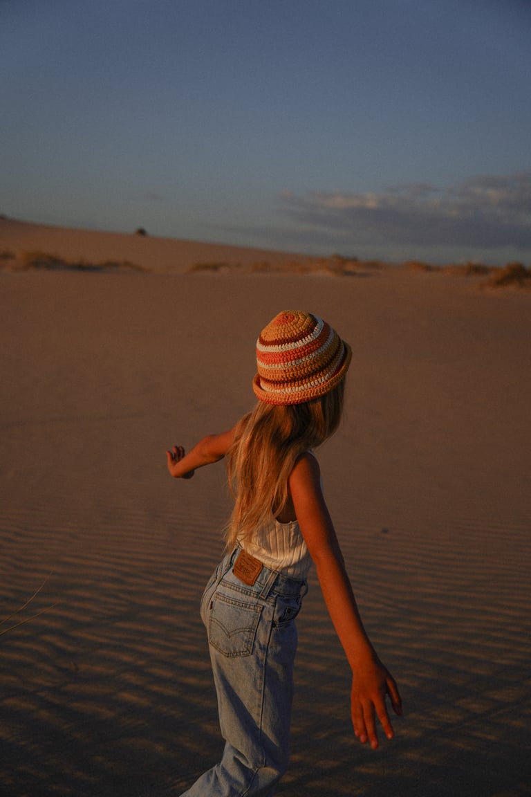 CROCHET HAT - 70s Image 4