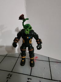 Image 1 of Tiny Skull-Flower Spaceman 