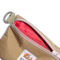 Image 4 of The Hingwae 2.5 Pouch - Coyote Brown/Red