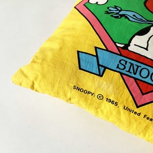 Image of Coussin Snoopy jaune années 80