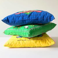 Image 4 of Coussin Snoopy jaune années 80