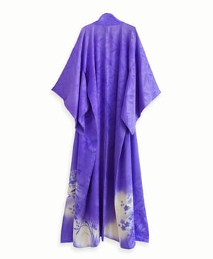 Image of Silkekimono (dame) i violette nuancer med blomstertryk