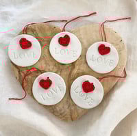 Image 1 of LOVE médaillon d'amour