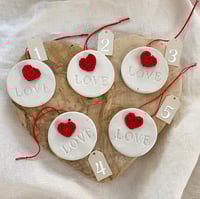 Image 2 of LOVE médaillon d'amour