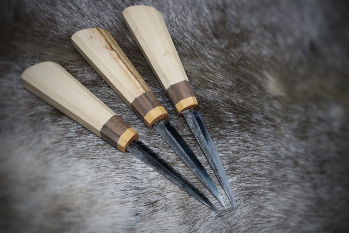 Image of 100mm slöjd with maple, walnut and yew handle