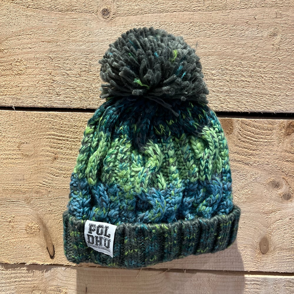 ELECTRIC GREEN BOBBLE HAT