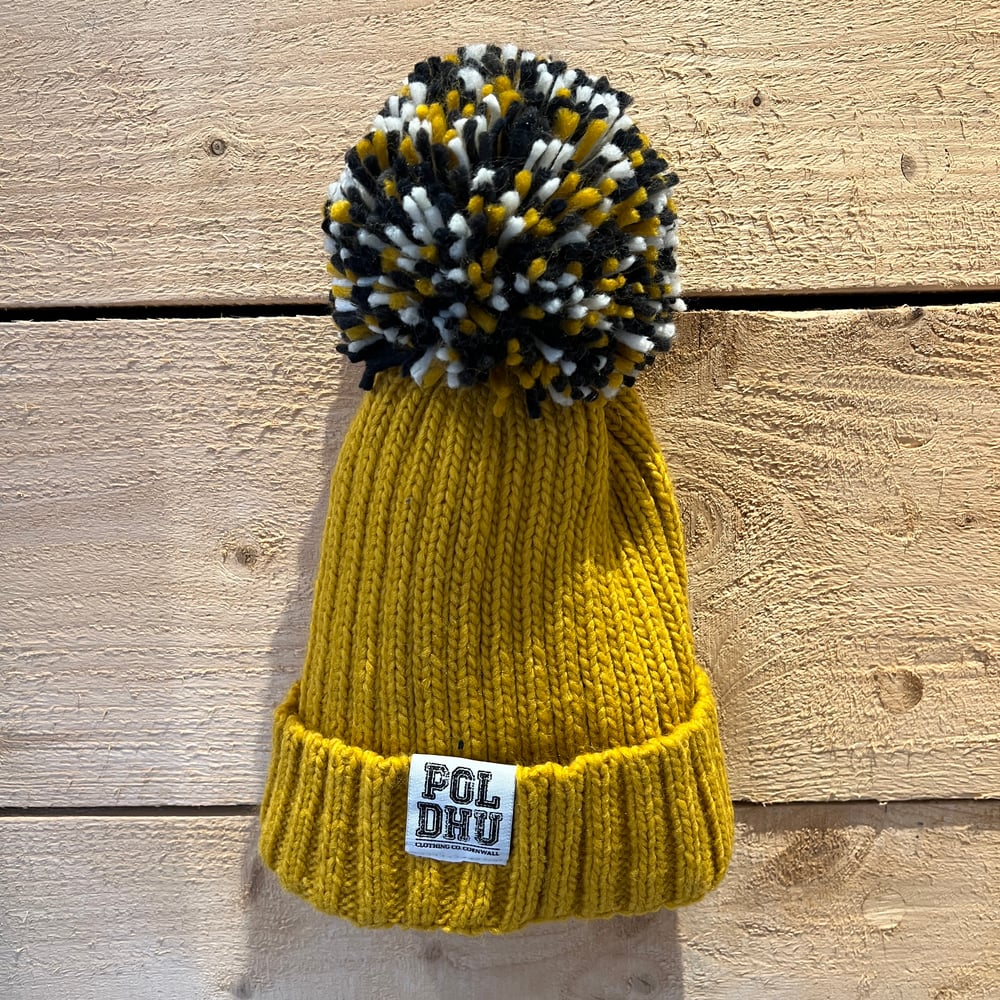 MUSTARD BEANIE WITH OVERSIZED BOBBLE