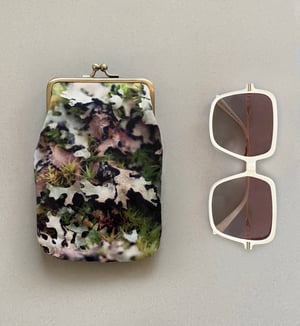 Image of Moss, glasses case with kisslock frame