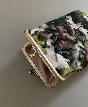 Image of Moss, glasses case with kisslock frame