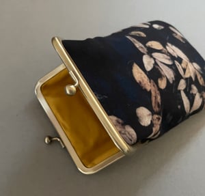 Image of Lochan leaf, glasses case with kisslock frame