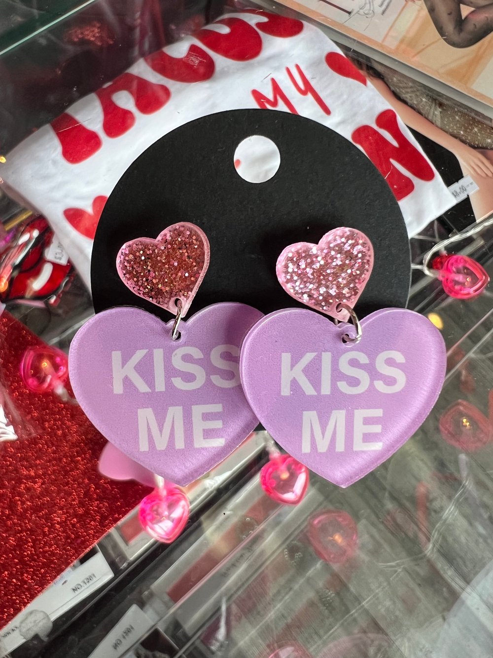 Kiss me purple earrings 