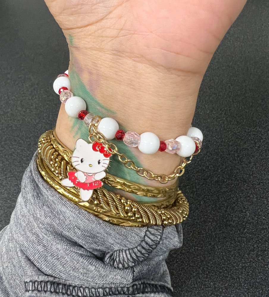 Groene Hello Kitty ketting met bloemenkralen - Amie Sieraden Groene Hello Kitty ketting met bloemenkralen - Amie Sieraden