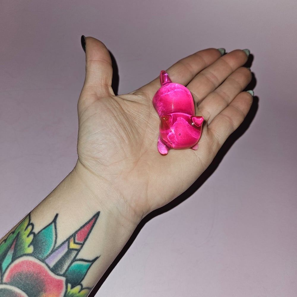 Image of Magenta Kitty