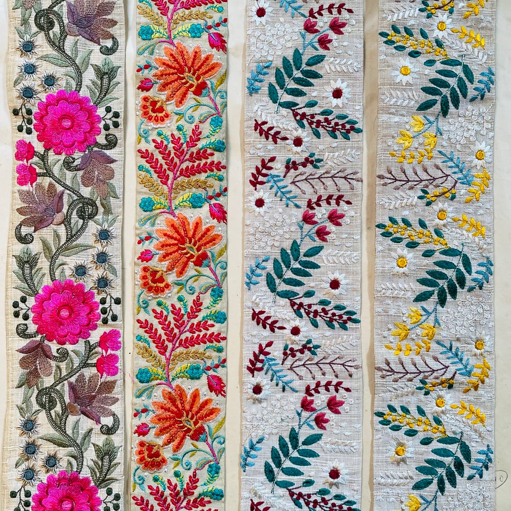 Image of EMBROIDERED SILK RIBBON PAGE B20-B23