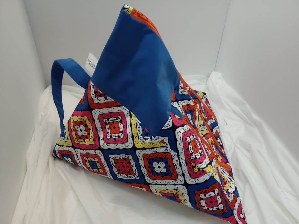 Image of Granny Square Silk Print Large Triangle Project Bag