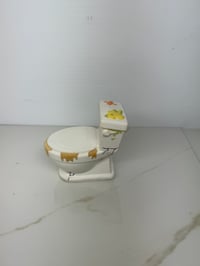 Image 1 of Fingerboard Toilet