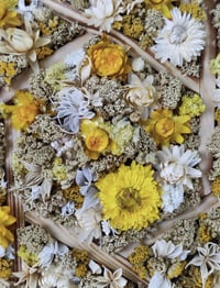 Image 4 of Interior elements: Wall panel made of flowers