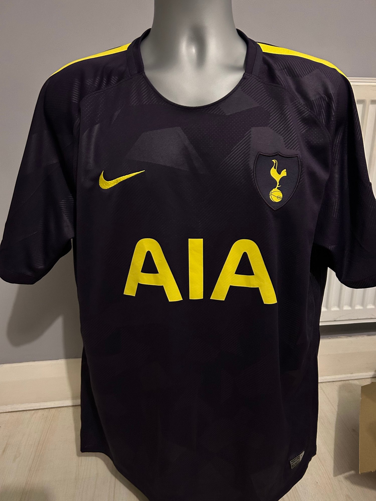 Image of Tottenham Hotspur "VERTONGHEN 5" 2017/18 Third + UCL patches (XL)
