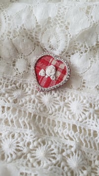 Image 2 of Pins Amour et Kelsch