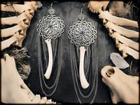 Image 2 of Shantaáni 1 - witch bone earrings
