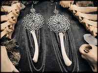 Image 3 of Shantaáni 1 - witch bone earrings