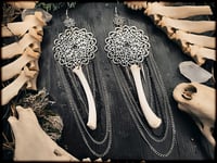 Image 4 of Shantaáni 1 - witch bone earrings
