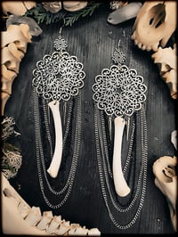 Image 5 of Shantaáni 1 - witch bone earrings
