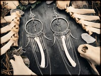 Image 2 of Shalimaár 1 - witch bone earrings