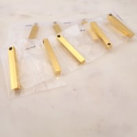 Image 2 of Pack of 10 3D Yellow Gold Vertical Bar Pendant Blanks.