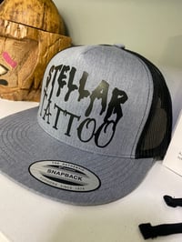 Grey/black snap back