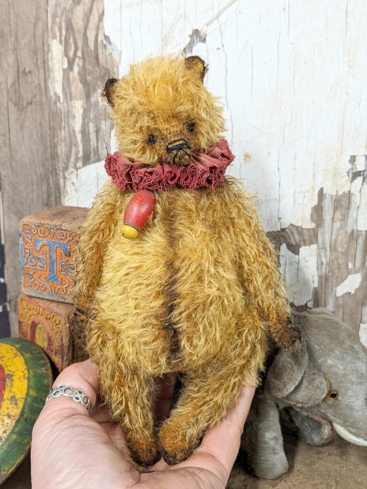 Image of  7"  Vintage style VINTAGE SPARSE MOHAIR fat grizzly bear by   whendi's bears.