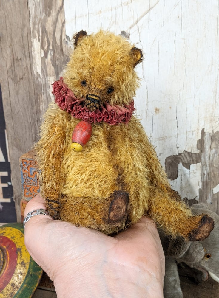 Image of  7"  Vintage style VINTAGE SPARSE MOHAIR fat grizzly bear by   whendi's bears.