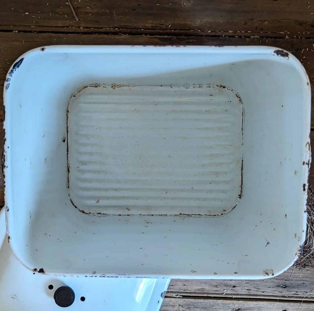 Image of Enamel bread tin
