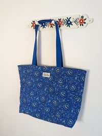 Image 1 of Tote L Blue Paisley