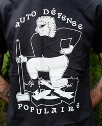 Image 2 of T-shirt Autodéfense populaire 