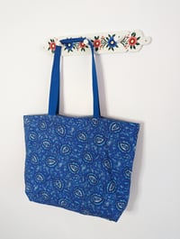 Image 3 of Tote L Blue Paisley