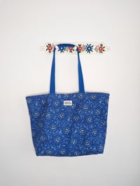 Image 2 of Tote L Blue Paisley