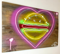 Image 2 of Holzbrett "Neon-Burger Love"
