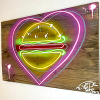 Image 3 of Holzbrett "Neon-Burger Love"